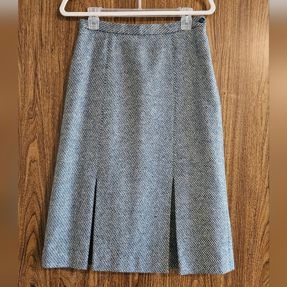 BNWOT Women's Sky Blue Tweed Jacket & Skirt Set Quiet Luxury 100% Wool - Picture 3 of 14